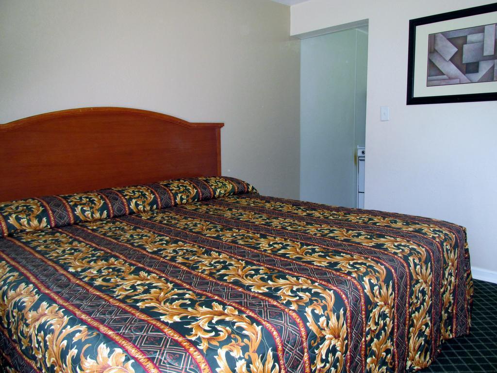 Country Inn Motel Oakdale Extérieur photo